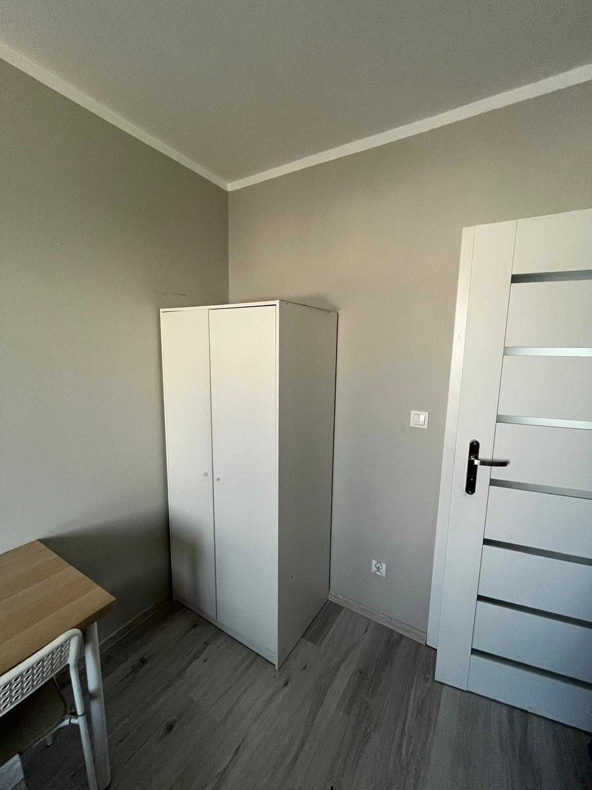 Pokój 1- os, OD 1/09 ul. Tysiąclecia, dwie łazienki w mieszkaniu,(ANG)