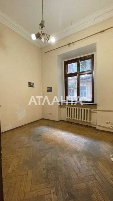 Предлагается квартира в центре Одессы 10 комнат