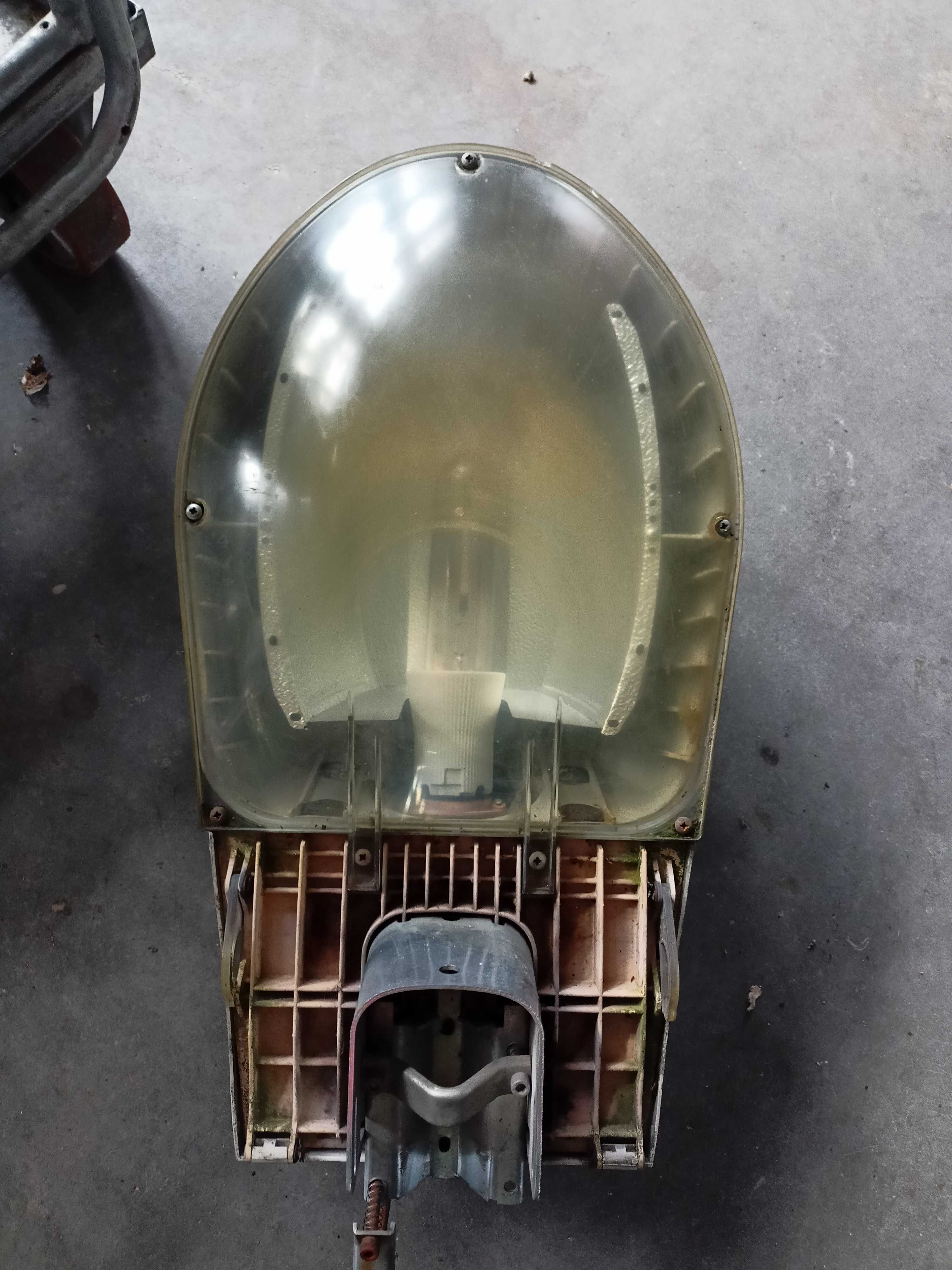 lampa oświetleniowa