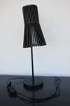 Lampa stołowa. Abażur drewniany ażurowy. Kolor czarny