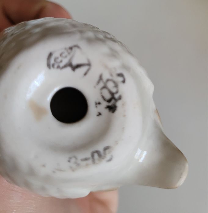 Porcelanowa figurka PRZEPIÓRKA