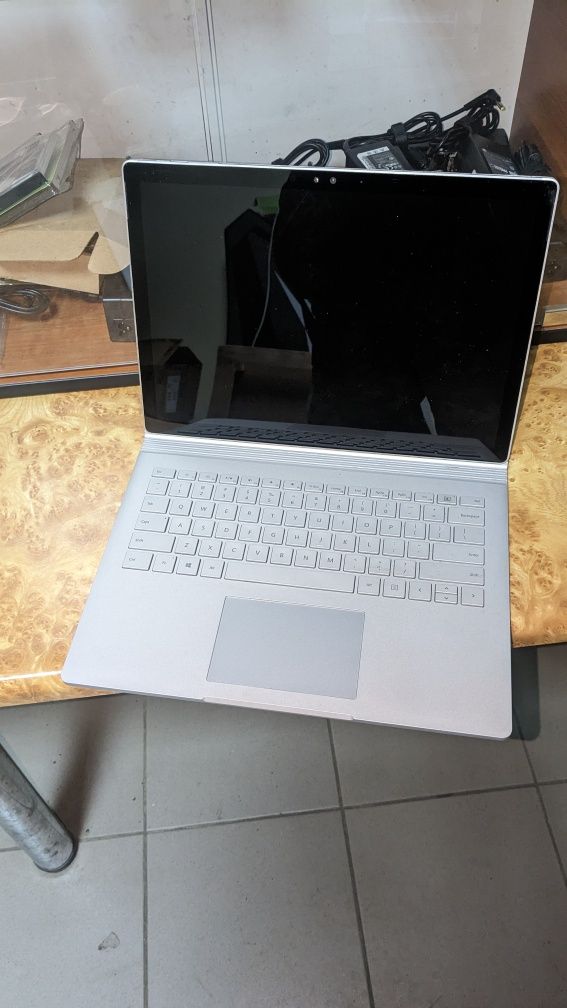 Surface book 13.5" i7 16/512 GeForce® 965 /IPS 2k