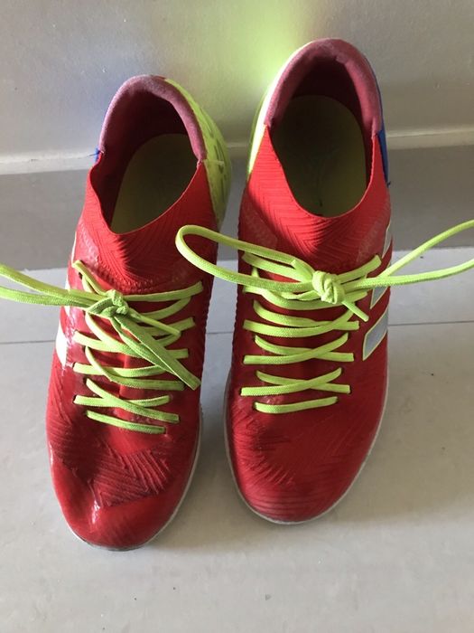 Tenis adidas Messi vermelhos e azuis 36 2/3
