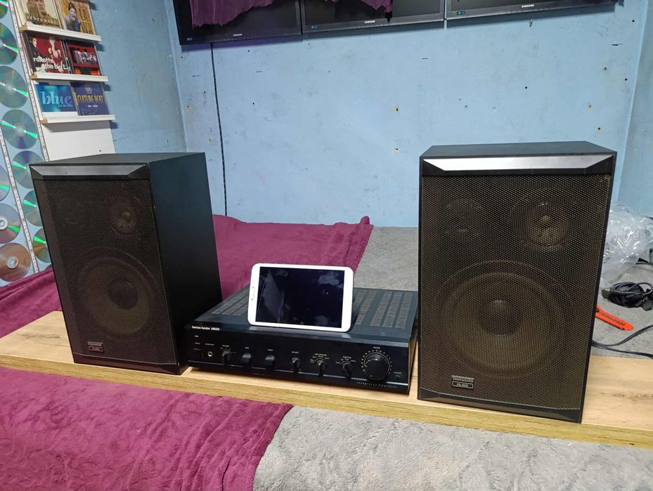 Wieża, Wzmacniacz Harman Kardon, kolumny , głośniki, tablet