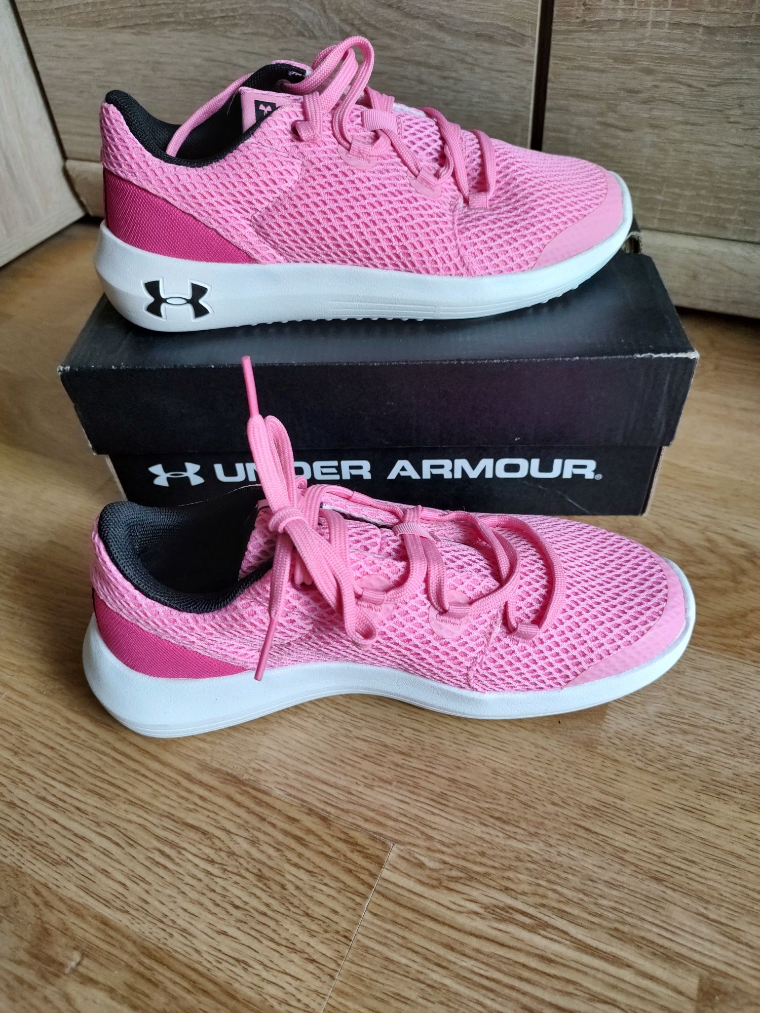 Buty sportowe damskie firmy Under Armour model GS Ripple 2.0 NM