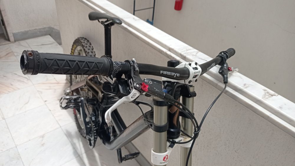 Bicicleta de downhill Specialize Demo 8