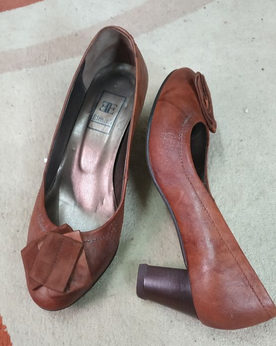 Variedade de calçado de senhora