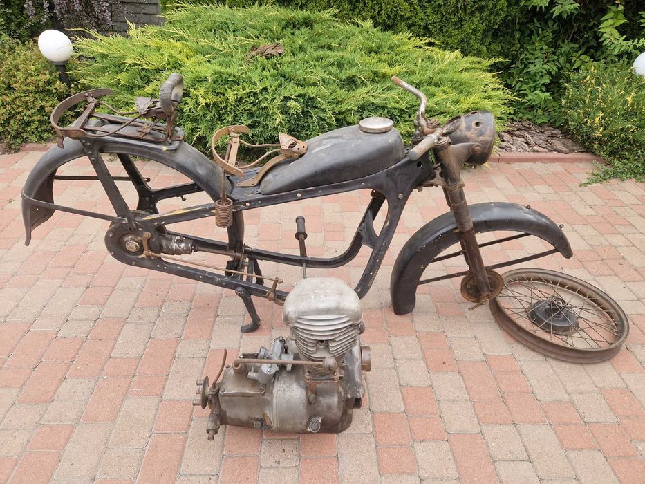 Продам мотоцикл в розібраному стані Bmw r 35.