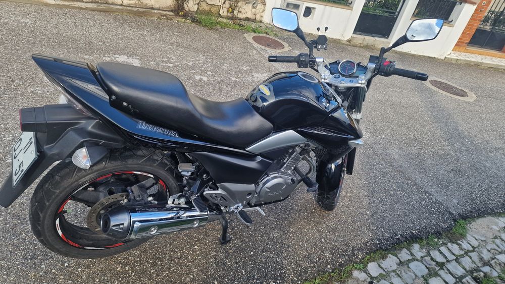 Suzuki Inazuma 250cc