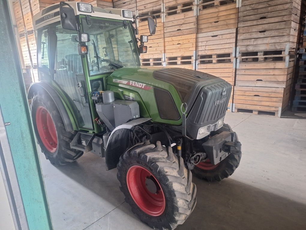 Ciagnik sadowniczy Fendt 209F S3