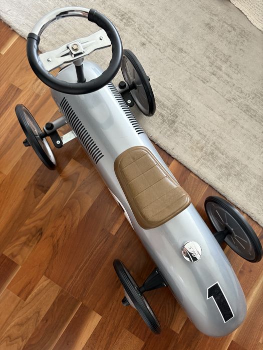 Metalowy Jeździk Retro dla dzieci Formuła 1 GOKI