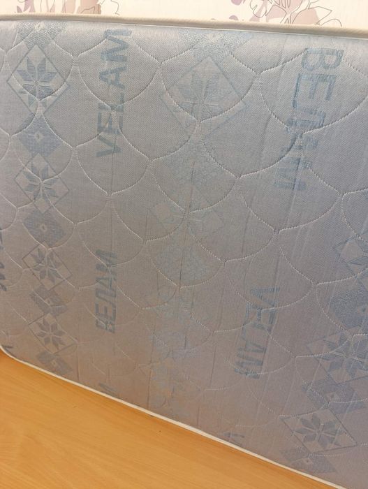 Ліжко +матрац гарний стан 80 на 190