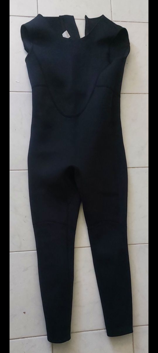 Calças de neoprene com alças
