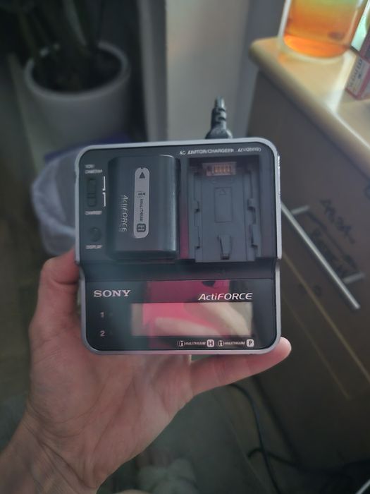 Зарядне, адаптер змінного струму Sony AC-VQV10.