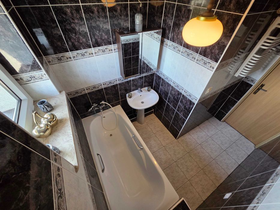 Duży (16m2) jednoosobowy pokój dla kobiety uczącej się lub pracującej