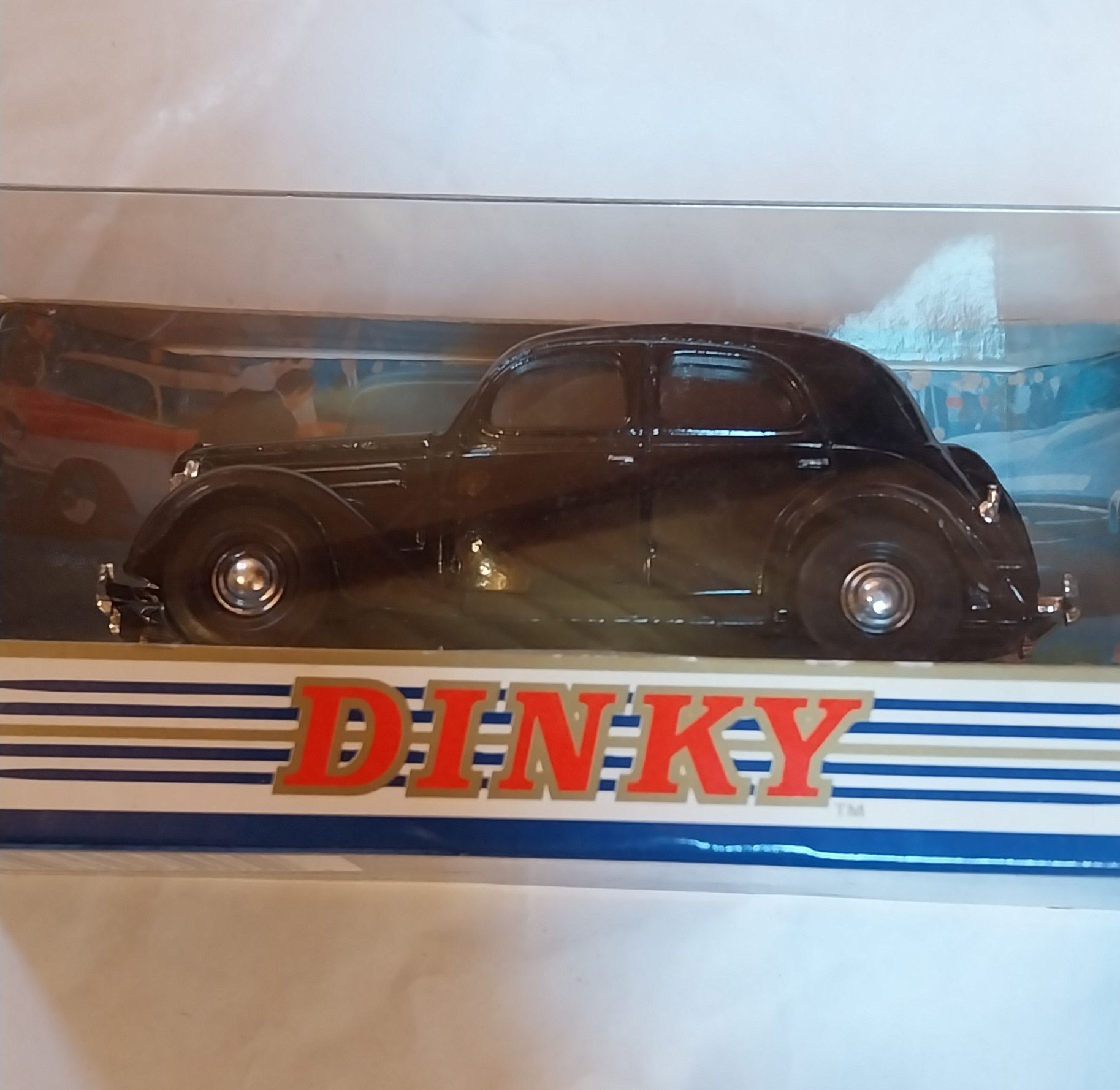 Miniatura antiga Matchbox Dinky Ford V8 Pilot
