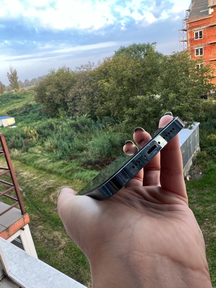 Продам свій iPhone 12 Pro 256gb