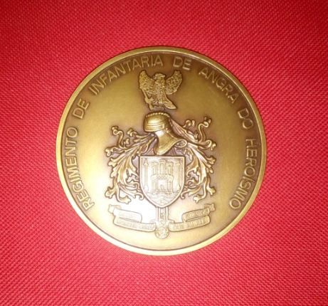 Medalha em bronze do Regimento de Infantaria de Angra do Heroísmo-8cm.