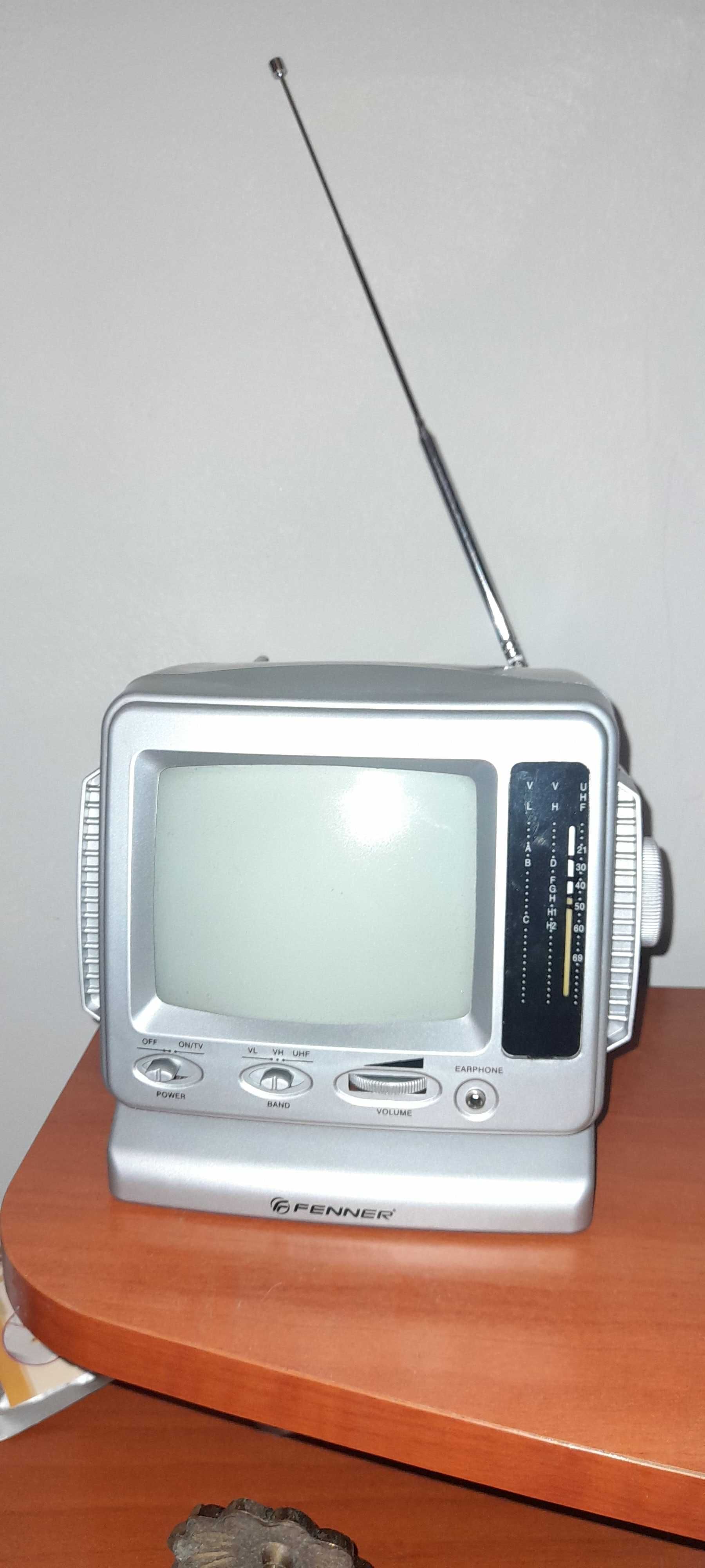 Mini Tv Portatil antiga a funcionar