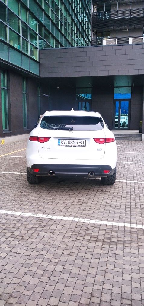 Продам власний автомобіль Jaguar F-Pace