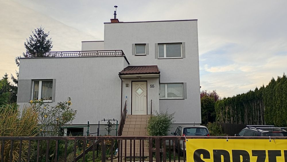 Dom na sprzedaż 240m,  3 mieszkania, 1096m dzialka, dobra lokalizacja.