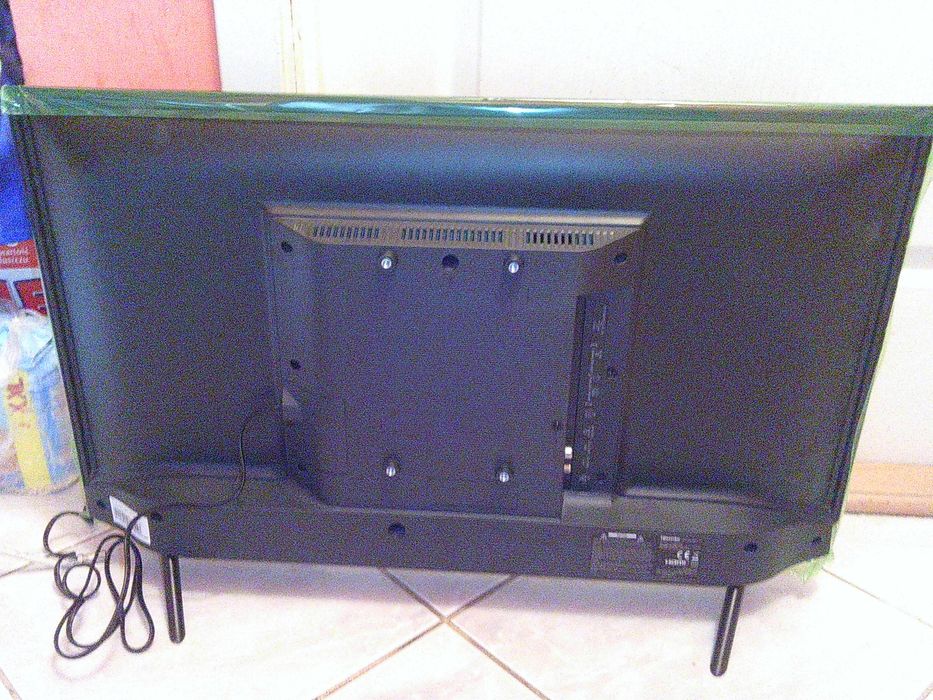 Hisense 32 cale, smart,dvb-t2, hdmi,usb zbita matryca, można oglądać.
