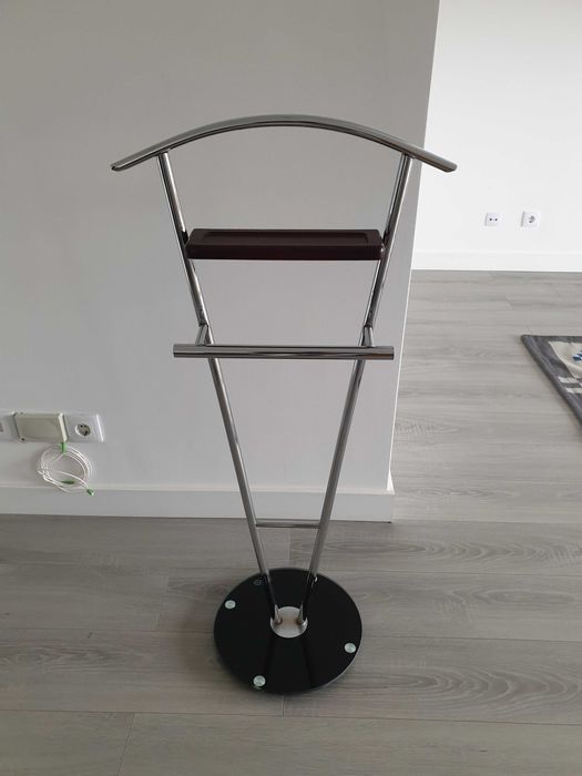 Cabide de pé vertical