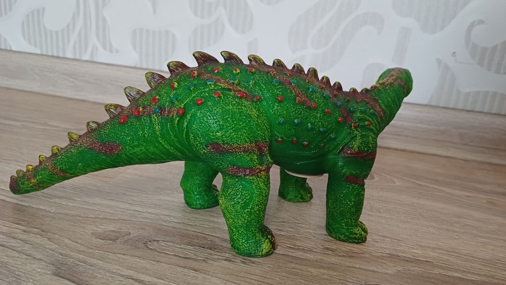 Іграшкові динозаври.
