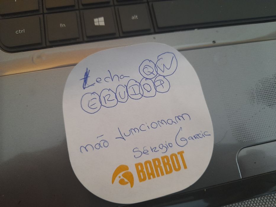 Portátil com algumas teclas avariadas e touch vendo a melhor oferta