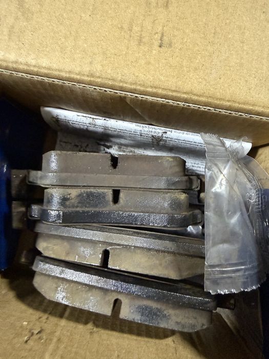 Продам гальмівні диски з колодками на Golf 7