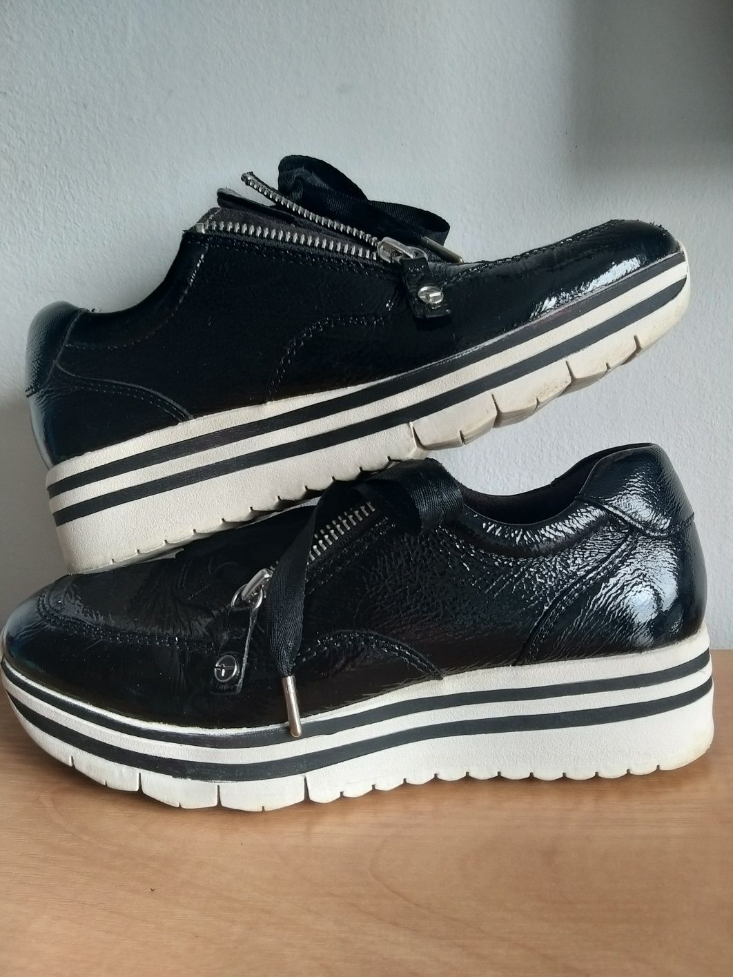 Buty sportowe Tamaris 36 koturn