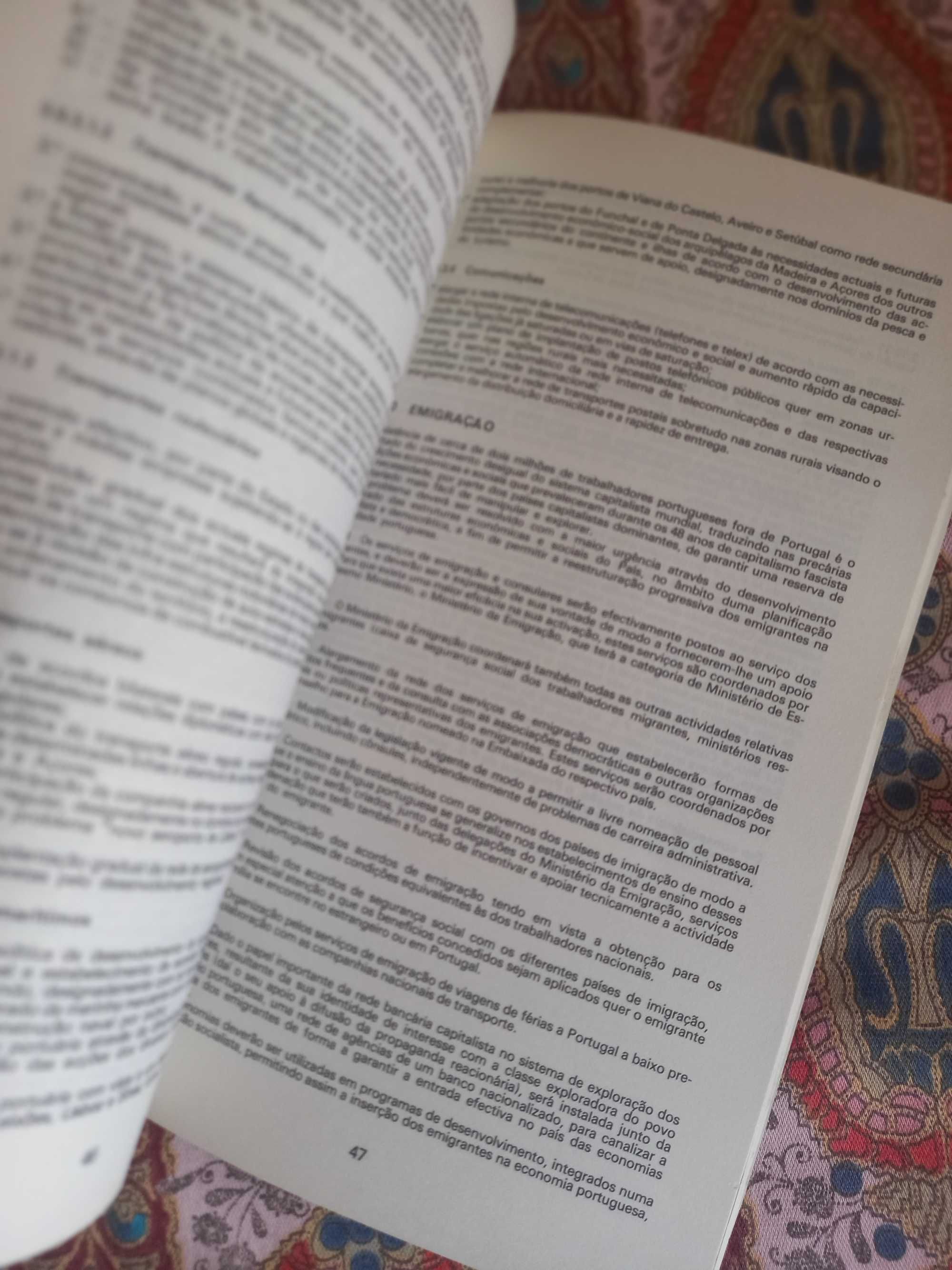 Dois livros folhetos do Partido Socialista em 1973 e em 1974