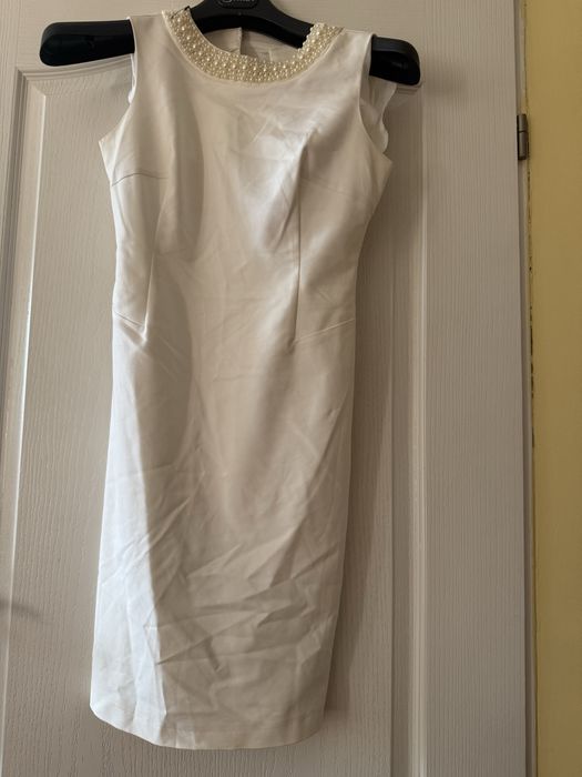 Kremowa sukienka z perłowym dekoltem elegancka Orsay koktajlowa 34