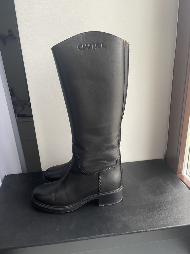 Продам сапоги Chanel, размер 37,5.  Оригинал . Кожа. 16600 грн.