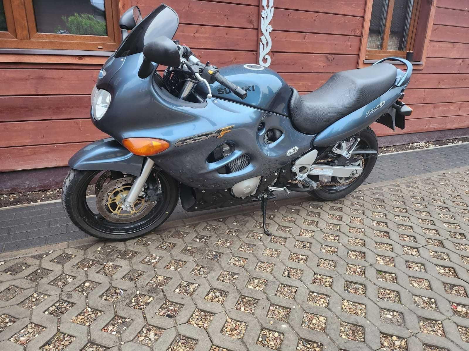 Suzuki GSX 750 F