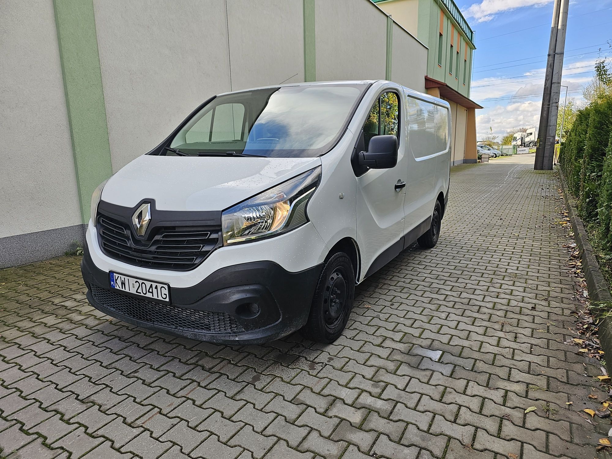 Wynajem/wypożyczalnia /busów 9 osobowych/ busy dostawcze Renault Trafi
