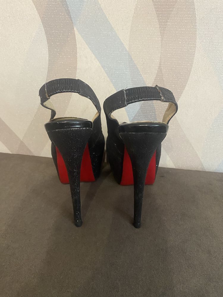 Босоножки louboutin