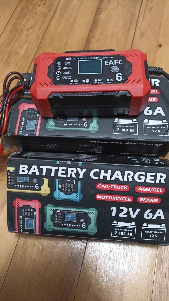 Автомобільний зарядний пристрій 12V6A.