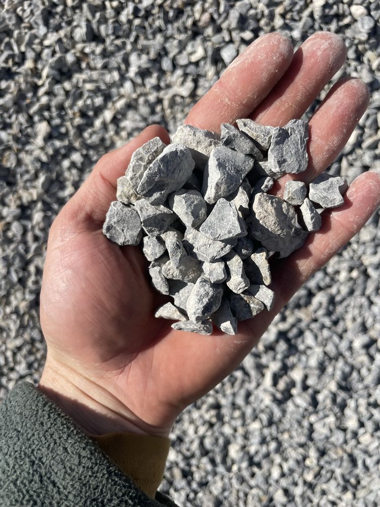 Transport sprzedaż materiałów sypkich – piasek, ziemia, tłuczeń,piach