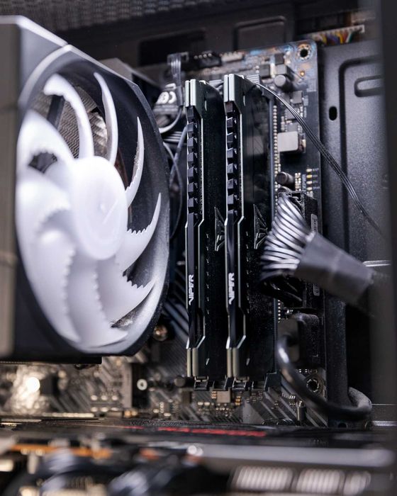 Komputer gamingowy, Ryzen 7 5700X, Sapphire RX 6800.