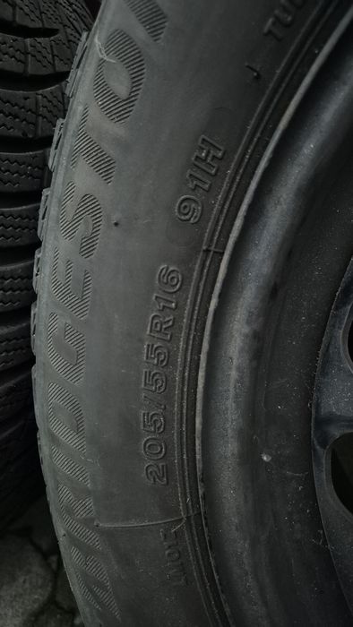 Komplet kół zimowych Bridgestone 205/55/R16 stalówki kołpaki