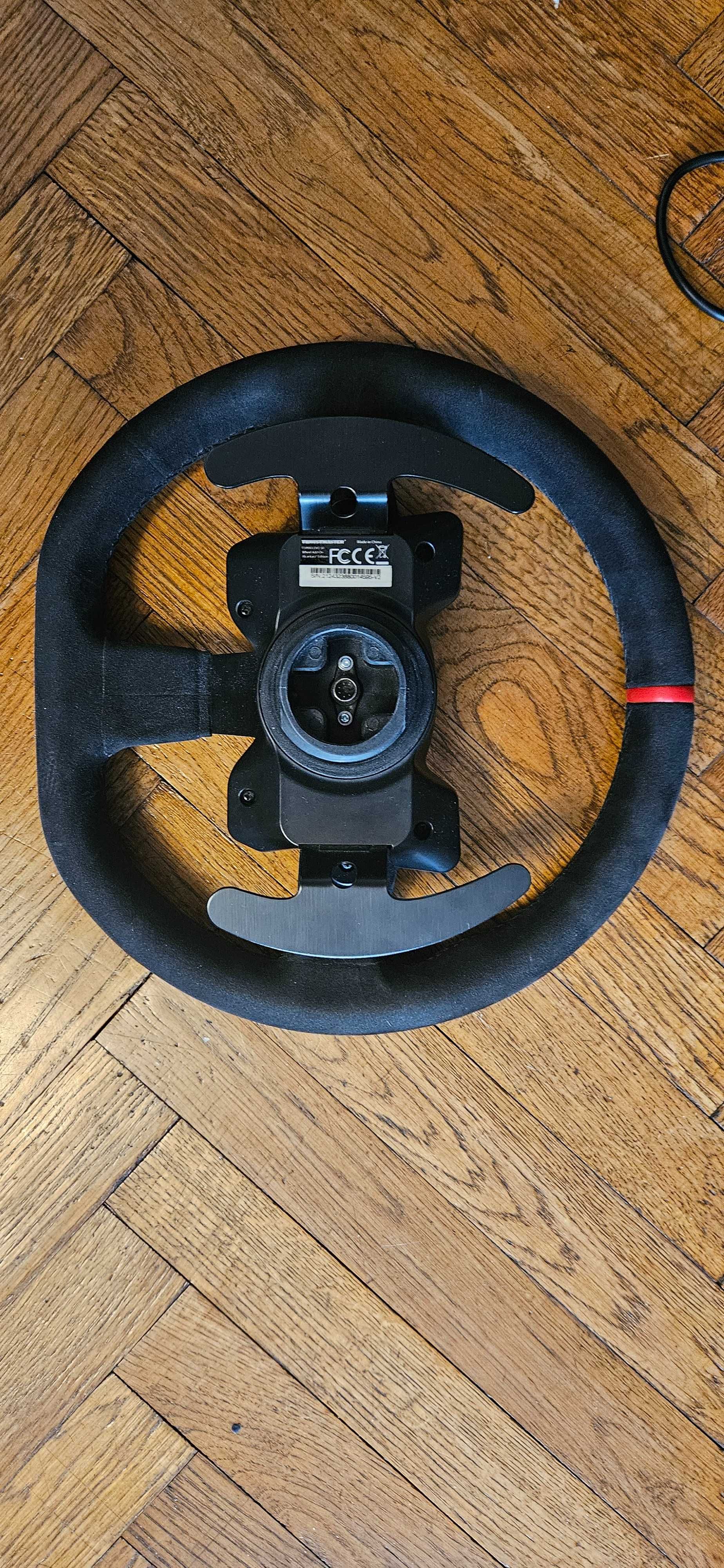 Thrustmaster t300 alcantara + Ferrari f1 add-on wheel