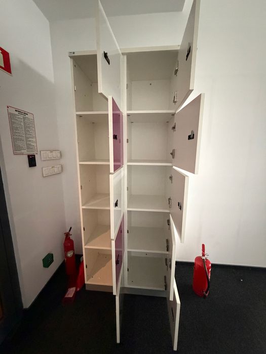 Szafa typu LOCKER z 10 komorami MDD bardzo ładny stan kolor FIOLET