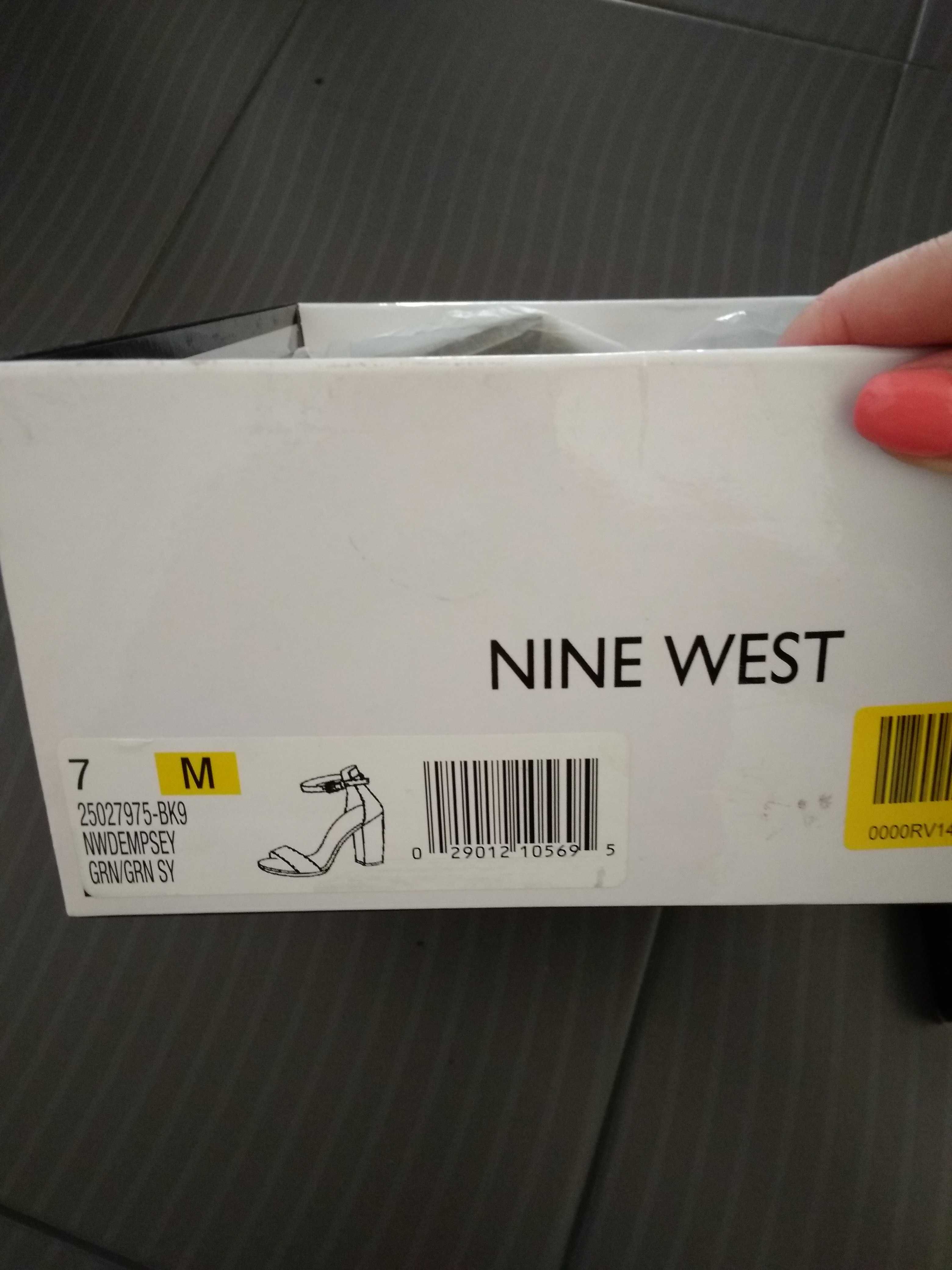 Sandały na słupku Nine West