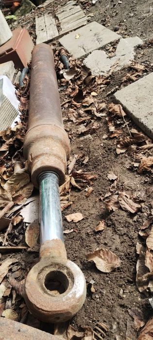 Циліндр підйому стріли