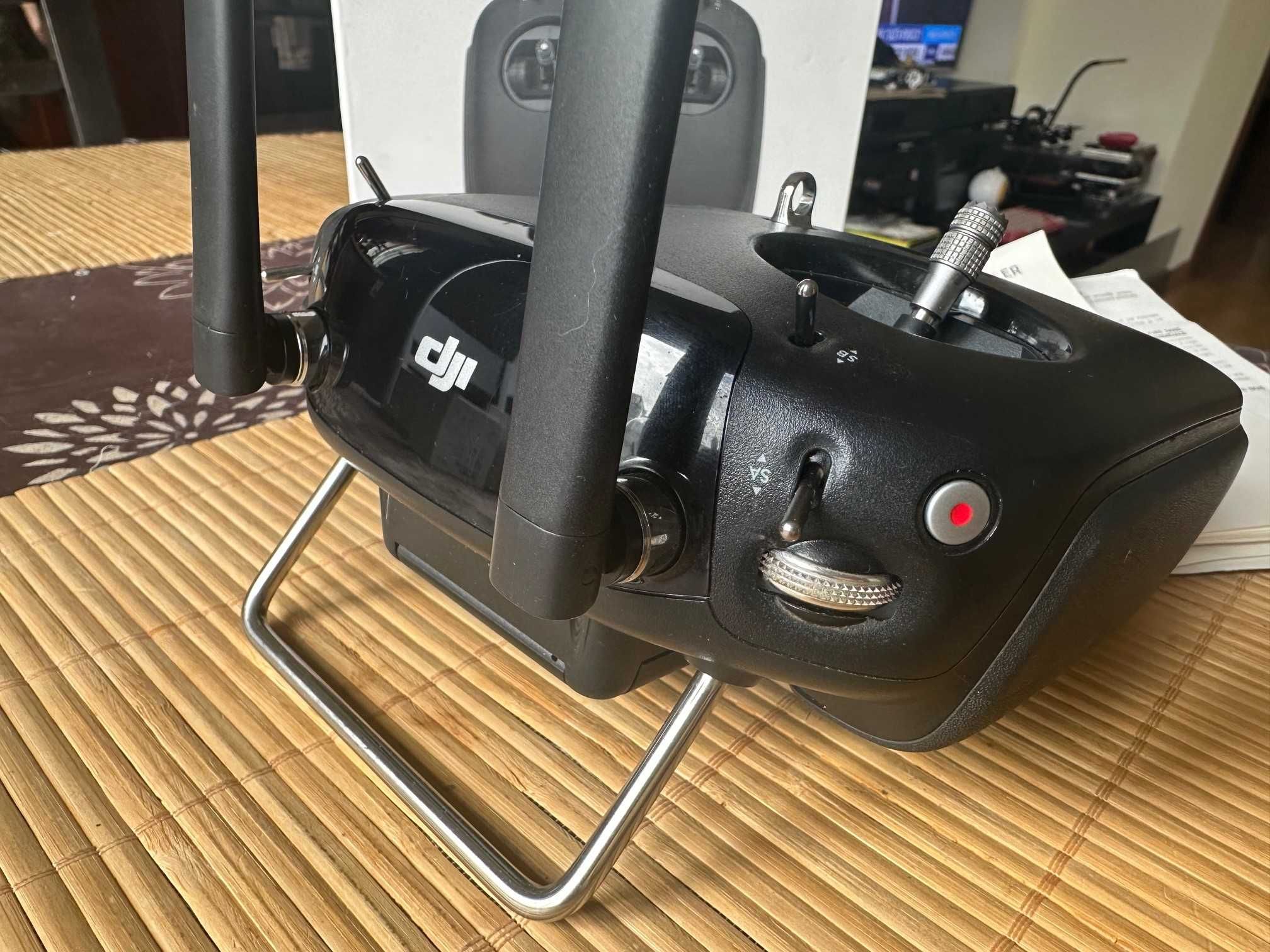 Radio do drona: DJI Remote Controller (v1)