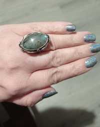 Piękny srebrny pierścionek z labradorytem