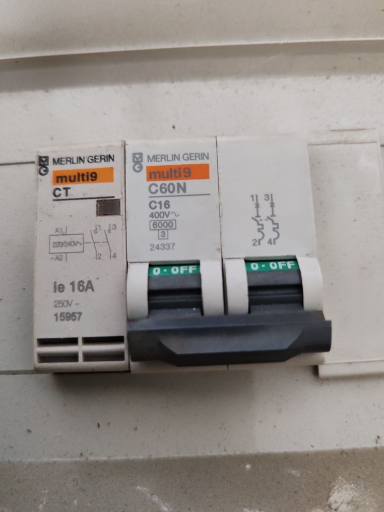 Wyłącznik nadprądowy multi 9 C60N C16 Merlin Gerin oraz stycznik