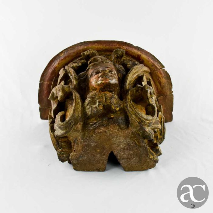 Mísula em madeira de castanho policromado séc. XVII / XVIII