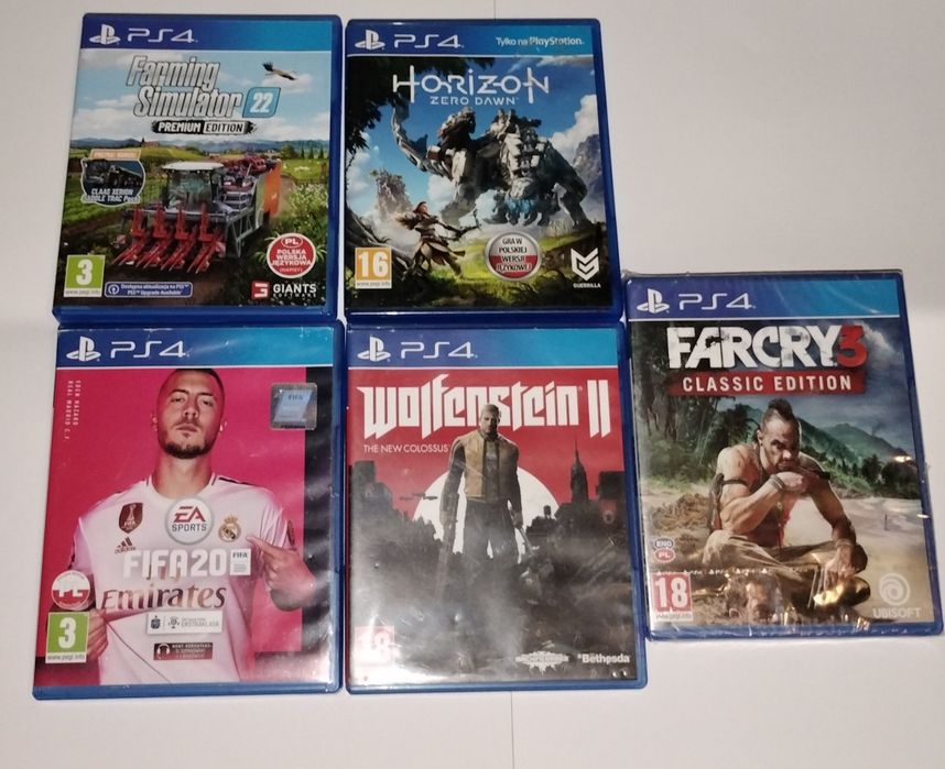 Playstation 4  1 TB z grami